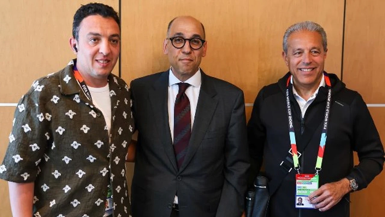 سفير مصر بكندا يلتقي ببعثة منتخب مصر قبل مواجهة نيوزيلندا